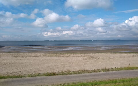 De Zeebries: Sky, Blue, Cloud, Daytime, Natural Environment, Horizon, Ecoregion, Coast, Plain