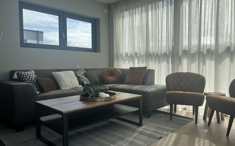 De Zeebries: Furniture, Interior Design, Couch, Flooring, Floor, Wall, Living Room, Wood, Room, Home