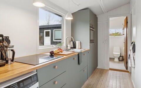 Gun - 300M to the Fjord: Flooring, Kitchen, Countertop, Cabinetry, Kitchen Appliance, Houseplant, Wood Stain, Major Appliance, Plumbing Fixture, Plumbing