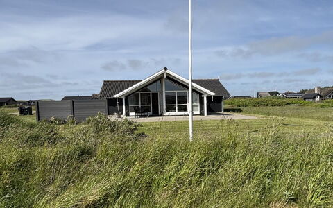 Bryngeir - 100M from the Sea: Blue, Cottage, House, Home, Farmhouse, Estate, Siding