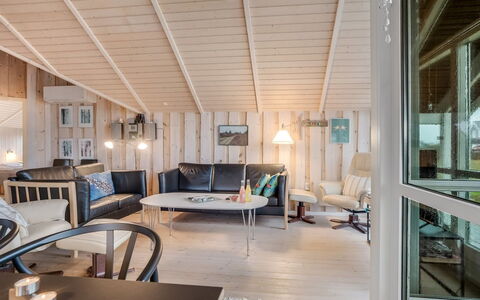Bryngeir - 100M from the Sea: Blue, Cottage, House, Home, Farmhouse, Estate, Siding