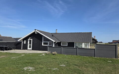 Bryngeir - 100M from the Sea: Blue, Cottage, House, Home, Farmhouse, Estate, Siding