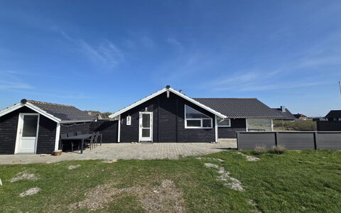 Bryngeir - 100M from the Sea: Blue, Cottage, House, Home, Farmhouse, Estate, Siding