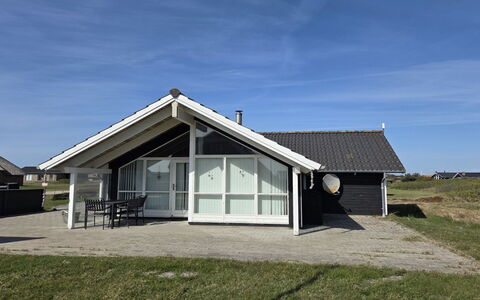 Bryngeir - 100M from the Sea: Blue, Cottage, House, Home, Farmhouse, Estate, Siding