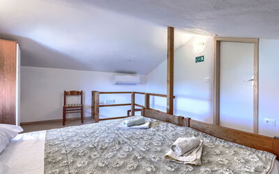 Accommodation:&nbsp;Pintur 800.1