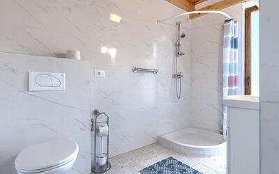 Accommodation:&nbsp;Pintur 800.1
