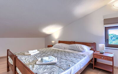 Accommodation:&nbsp;Pintur 800.1