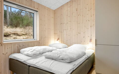 Gillis - 1Km from the Sea: Wood, Bedroom, Ceiling, Bed, Bed Sheet, Bedding, Room, Bed Frame, Plank, Hardwood