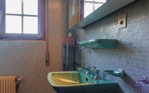 Le Bouquetin: Plumbing Fixture, Bathroom Sink, Sink, Tap, Interior Design, Plumbing, Bathroom, Tile, Glass, Light Fixture