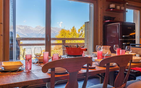 Le Bouquetin: Furniture, Wood, Chair, Kitchen & Dining Room Table, Table, Dining Room, Ceiling, Wood Stain, Hardwood, Mountain Range
