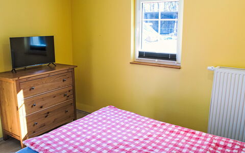 Schnakenberg: Bedroom, Bed, Wood, Floor, Bed Sheet, Flooring, Interior Design, Yellow, Furniture, Bedding