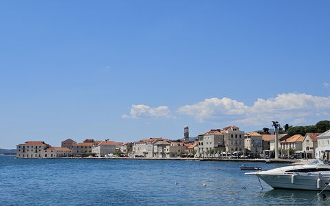 Golden Strings: Water Resources, Body Of Water, Waterway, Coastal And Oceanic Landforms, Channel, Coast, Boat, Sea, Watercraft, Lake