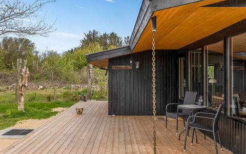 Wenche - 840M from the Sea: Wood, Hardwood, Porch, Deck, Plank, Wood Stain, Shade, Wood Flooring, Door, Cottage