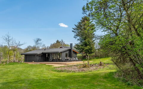 Wenche - 840M from the Sea: Grass, House, Shrub, Home, Cottage, Landscape, Roof, Land Lot, Rural Area