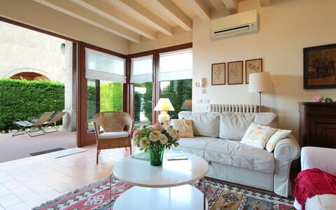 Calicantus, Verona, Pool, Wifi: Furniture, Interior Design, Flooring, Couch, Wood, Floor, Ceiling, Living Room, Table, Lighting