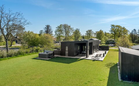 Barnet - 180M to the Fjord: Roof, Home, Door, Cottage, Shade, Siding, Yard, Estate, Backyard