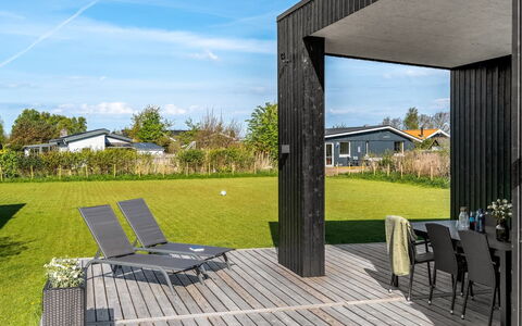 Barnet - 180M to the Fjord: Roof, Home, Door, Cottage, Shade, Siding, Yard, Estate, Backyard