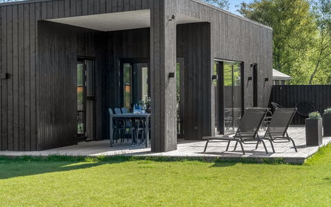 Barnet - 180M to the Fjord: Roof, Home, Door, Cottage, Shade, Siding, Yard, Estate, Backyard