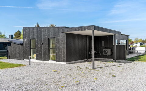 Barnet - 180M to the Fjord: Roof, Home, Door, Cottage, Shade, Siding, Yard, Estate, Backyard