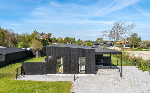 Barnet - 180M to the Fjord: Roof, Home, Door, Cottage, Shade, Siding, Yard, Estate, Backyard