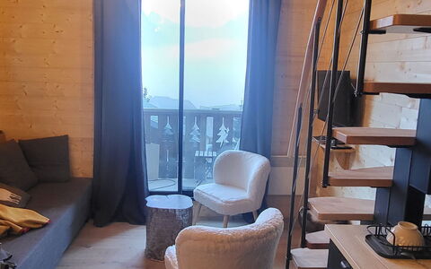 Balcons de Venosc: Wood, Furniture, Interior Design, Floor, Flooring, Room, Apartment, Wood Stain, Living Room, Hardwood
