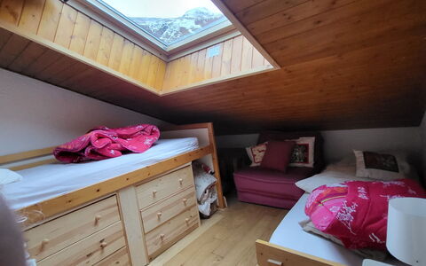 Balcons de Venosc: Wood, Furniture, Floor, Attic, Bedroom, Ceiling, Room, Bed, Wood Stain, Hardwood
