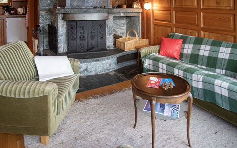Chalet les Portes: Furniture, Interior Design, Flooring, Wood, Floor, Living Room, Couch, Room, Lighting, Table