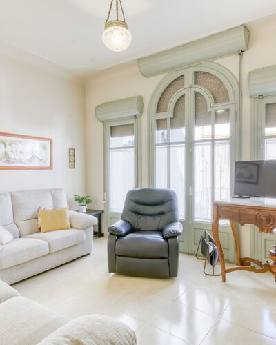 Primfilat: Interior Design, Wood, Flooring, Ceiling, Floor, Room, Furniture, Lighting, Wood Stain, Hardwood