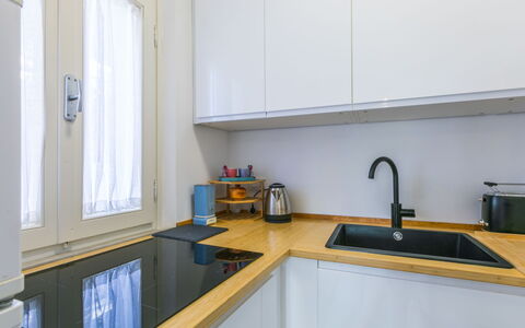 La Casetta: Kitchen Appliance, Kitchen, Countertop, Major Appliance, Kitchen Sink, Cabinetry, Flooring, Interior Design, Wood, Home Appliance