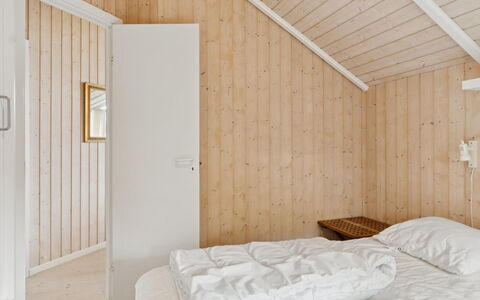 Terne - 90M from the Sea: Wood, Floor, Flooring, Ceiling, Interior Design, Bedroom, Bed, Home, Room, Wood Stain
