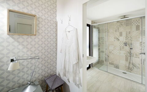 Timo: Flooring, Wall, Interior Design, Floor, Ceiling, Tile, Room, Bathroom, Light Fixture, Plumbing Fixture