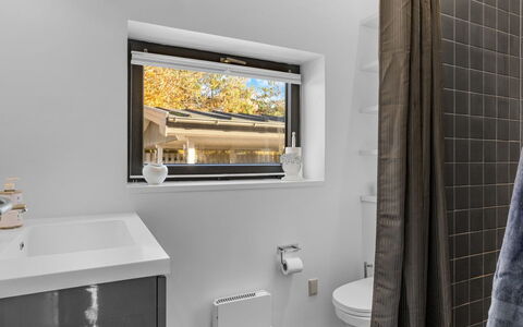 Sigbrit - 100M from the Sea: Plumbing Fixture, Interior Design, Bathroom, Flooring, Floor, Plumbing, Tap, Composite Material, Ceiling, Sink