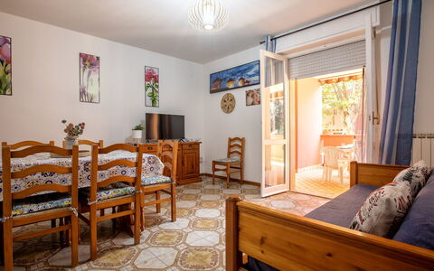 Ostrica: Porch, Balcony, Home, Baluster, Handrail, Fence, Villa, Outdoor Furniture, Wood Stain, Eco Hotel