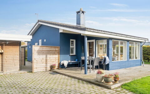 Elle - 175M from the Sea: Window, Home, House, Door, Cottage, Roof, Siding, Land Lot, Porch, Estate