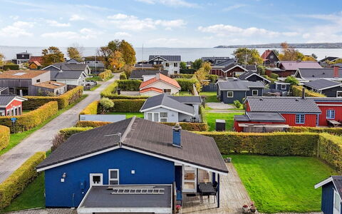 Elle - 175M from the Sea: Residential Area, House, Roof, Coastal And Oceanic Landforms, Coast, Sea, Suburb, Ocean, Bay