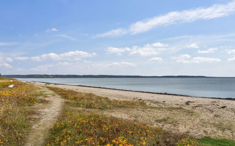 Elle - 175M from the Sea: Sky, Blue, Water, Body Of Water, Water Resources, Natural Environment, Coast, Horizon, Coastal And Oceanic Landforms, Beach