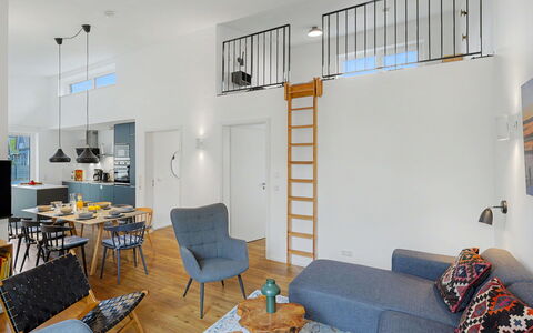 Abendrot: Interior Design, Furniture, Flooring, Floor, Wood, Ceiling, Living Room, Room, Couch, Chair