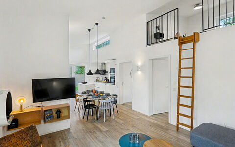 Lichtblick: Interior Design, Flooring, Furniture, Wood, Ceiling, Floor, Room, Living Room, Apartment, Chair