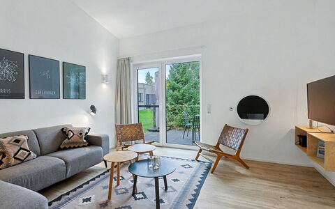 Lichtblick: Flooring, Interior Design, Wall, Furniture, Wood, Floor, Living Room, Ceiling, Couch, Home