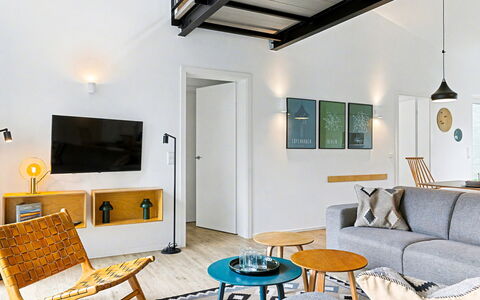 Paradiso: Furniture, Interior Design, Wall, Flooring, Wood, Floor, Couch, Living Room, Ceiling, Table