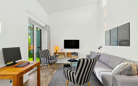 Goldfisch: Furniture, Interior Design, Flooring, Couch, Floor, Living Room, Wood, Ceiling, Table, Room