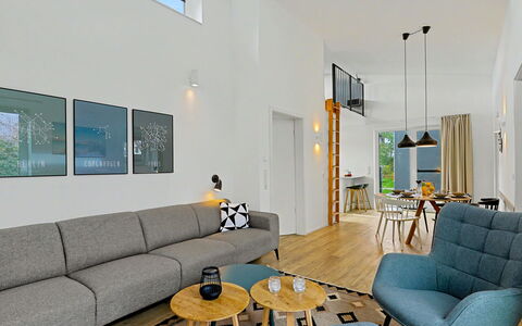 Strandnah 131: Furniture, Interior Design, Flooring, Couch, Floor, Wall, Living Room, Wood, Ceiling, Room