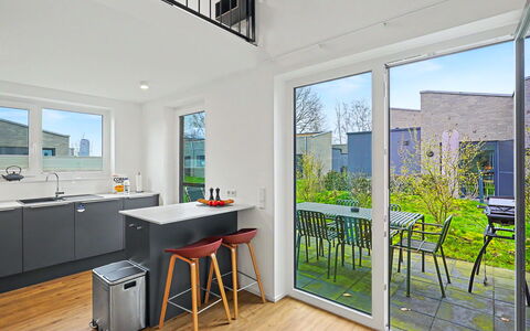 Küstenflair: Interior Design, Kitchen, Flooring, Home, Furniture, Floor, Countertop, Apartment, Room, Ceiling