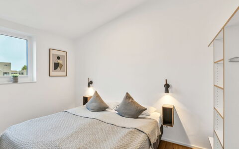 Dünenblick 165 (Seenähe): Interior Design, Bed, Furniture, Wall, Flooring, Bedroom, Floor, Ceiling, Wood, Room