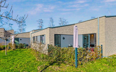 Dümmer Søtid: Residential Area, Shrub, Land Lot, Home, Groundcover, Estate, Garden, Driveway, Cottage, Yard