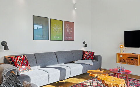 Dümmer Søtid: Furniture, Interior Design, Flooring, Living Room, Couch, Floor, Room, Chair
