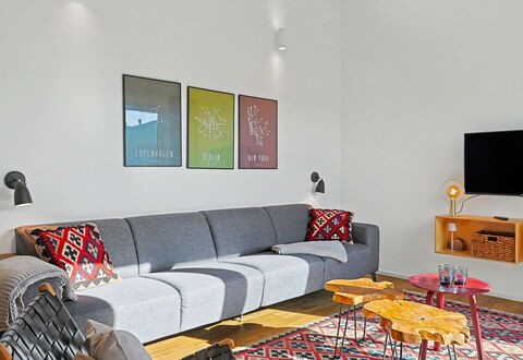 Dümmer Søtid: Furniture, Interior Design, Flooring, Living Room, Couch, Floor, Room, Chair