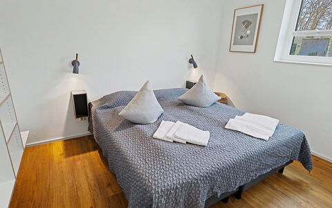 Haus Espelage (292) am Kleinen Teich: Bed, Furniture, Bedroom, Interior Design, Floor, Flooring, Wall, Bedding, Bed Sheet, Wood
