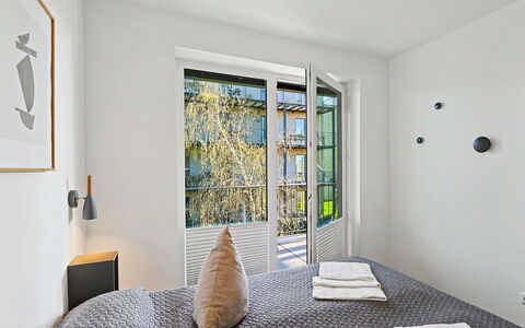 Seeflair: Interior Design, Wall, Bedroom, Wood, Furniture, Bed, Ceiling, Floor, Home, Bedding