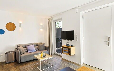 Seeblume: Furniture, Interior Design, Flooring, Wood, Floor, Couch, Room, Ceiling, Living Room, Lighting